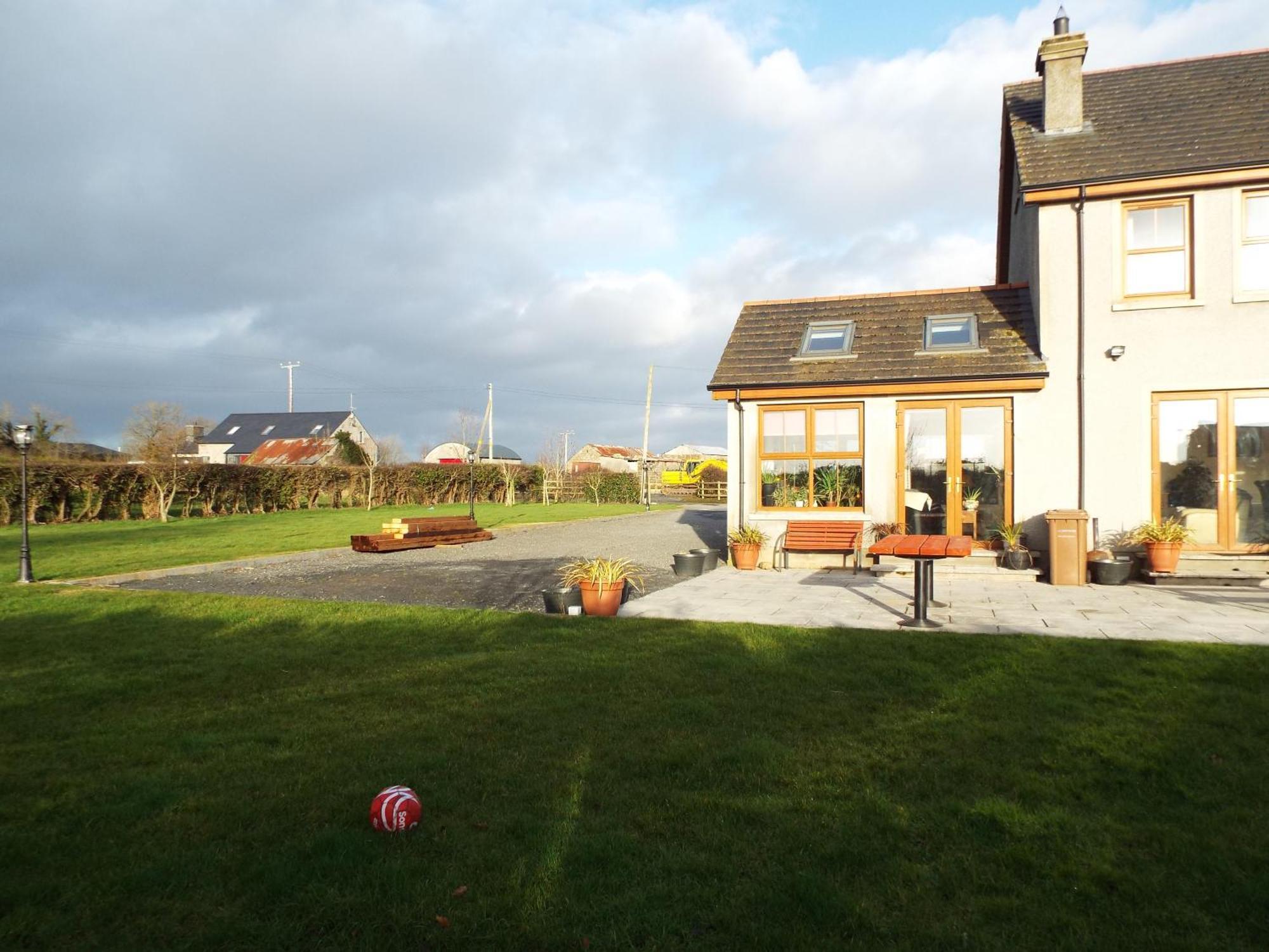 Knockalla Luxury Property With Hot Tub Suitable For Families Portadown Exterior foto